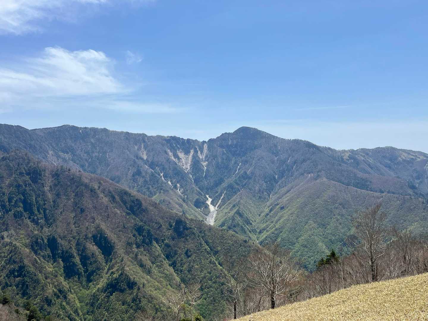 アケボノ平から⛰️釈迦ヶ岳を眺望