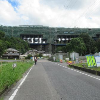 アルプス登山口バス停に雨にも降られず無事戻る。