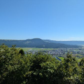 大観峰どん！の向こうにくじゅう。