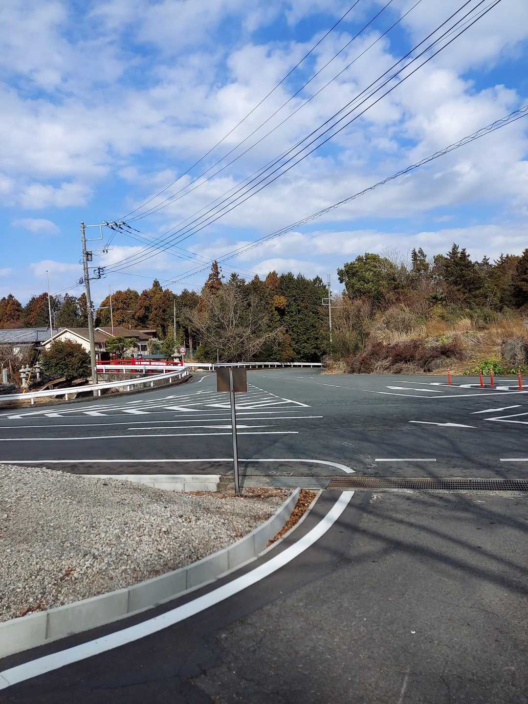 熱函道路を気をつけて渡って