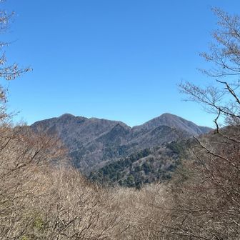 浦安峠より大室山、加入道山