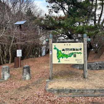 車は10台ほど停めれますが、お昼に下山もスペースの空きあり🚗