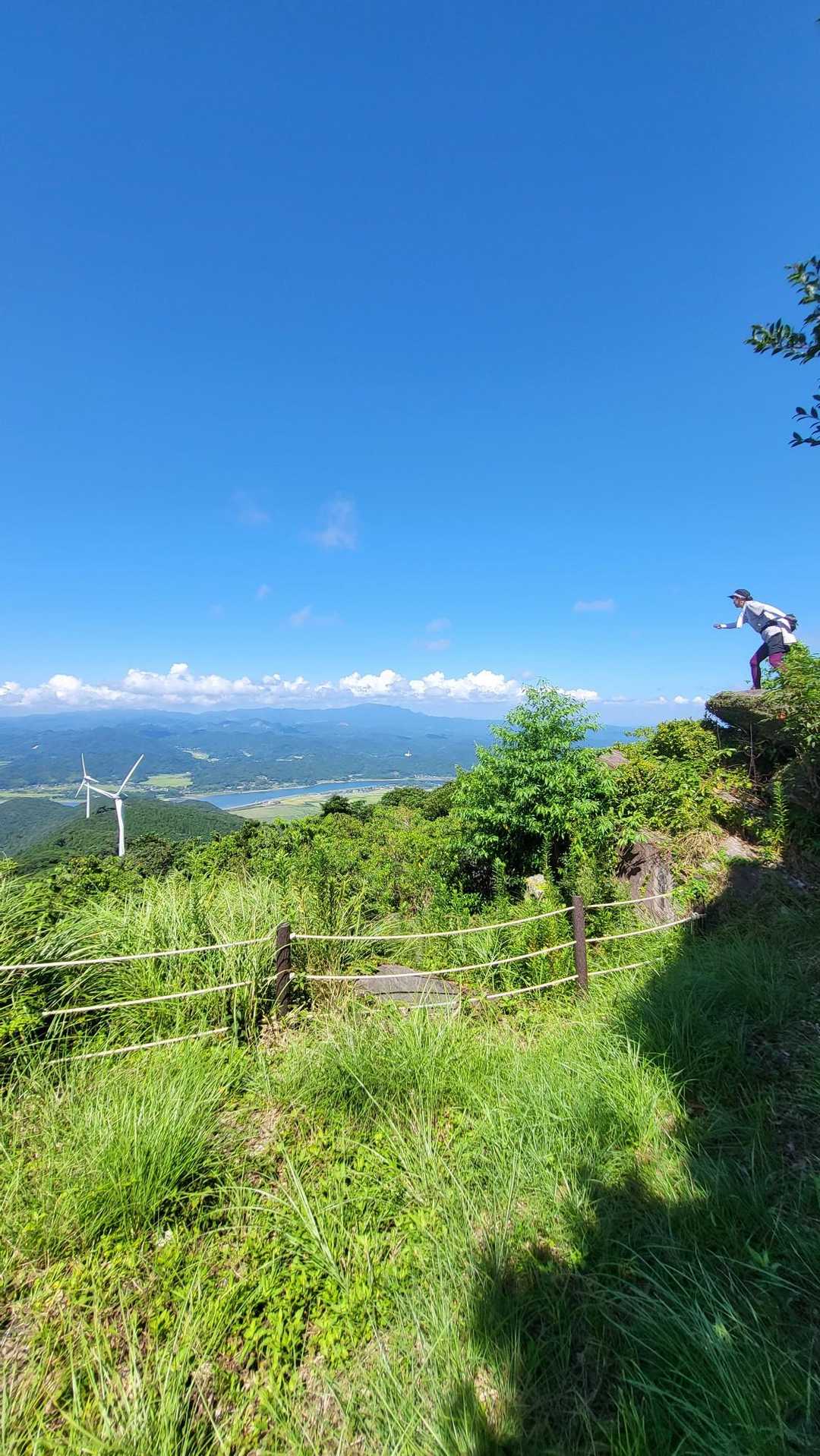 向こうには紫尾山が！
いい眺望　これだから　山はやめられん！
