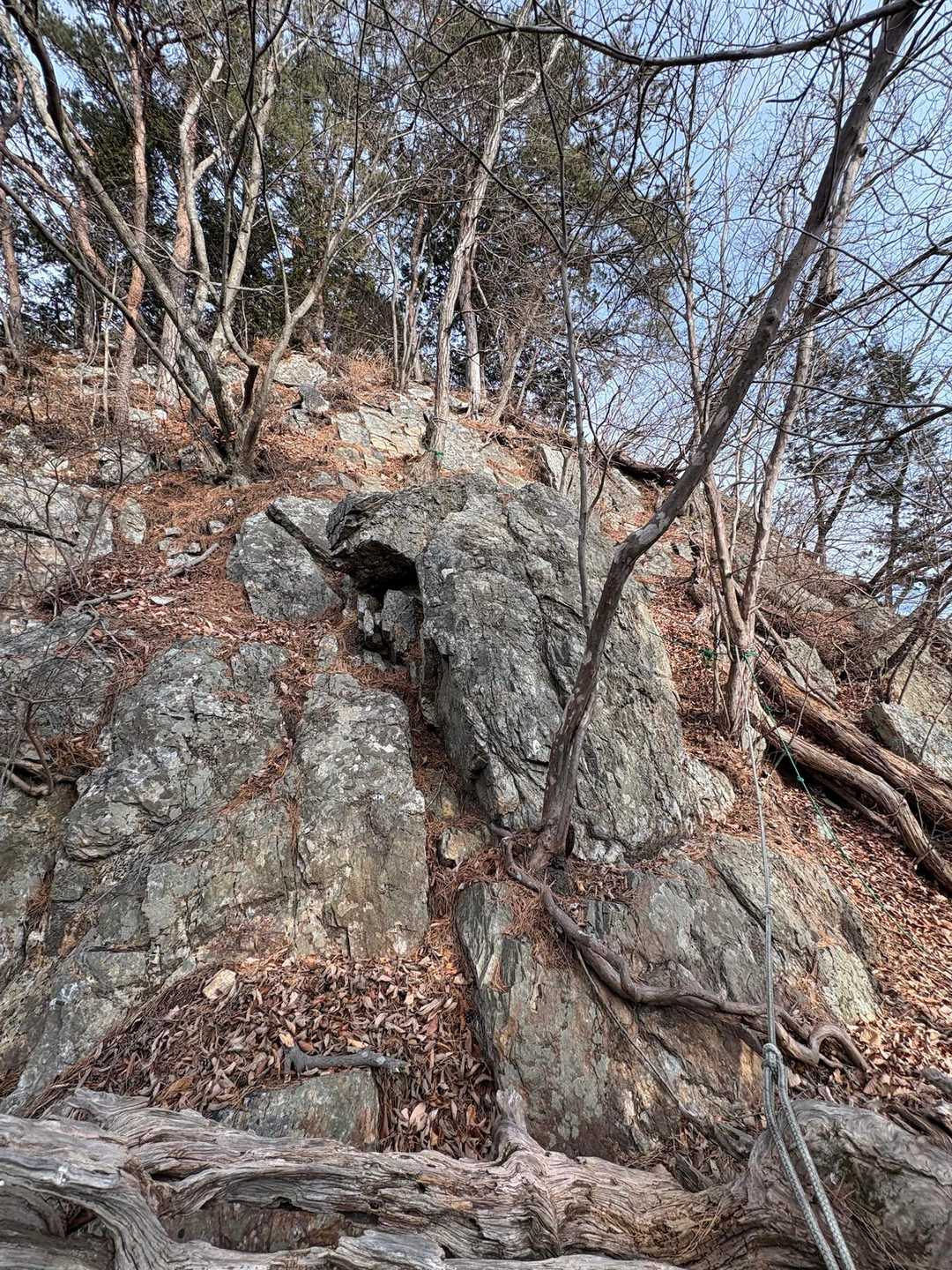 岩場の下りが結構あります