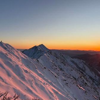 ここから手前の斜面がピンクに染まるかなぁ？？
