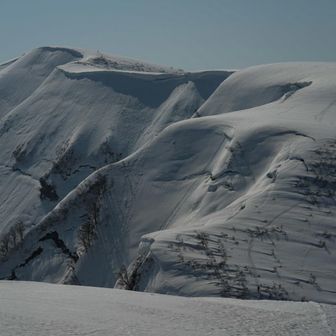 私が立っている所から急激な下り
ステップ切ってあります。

踏み抜きやクラックJUMPポイントもあるから注意！