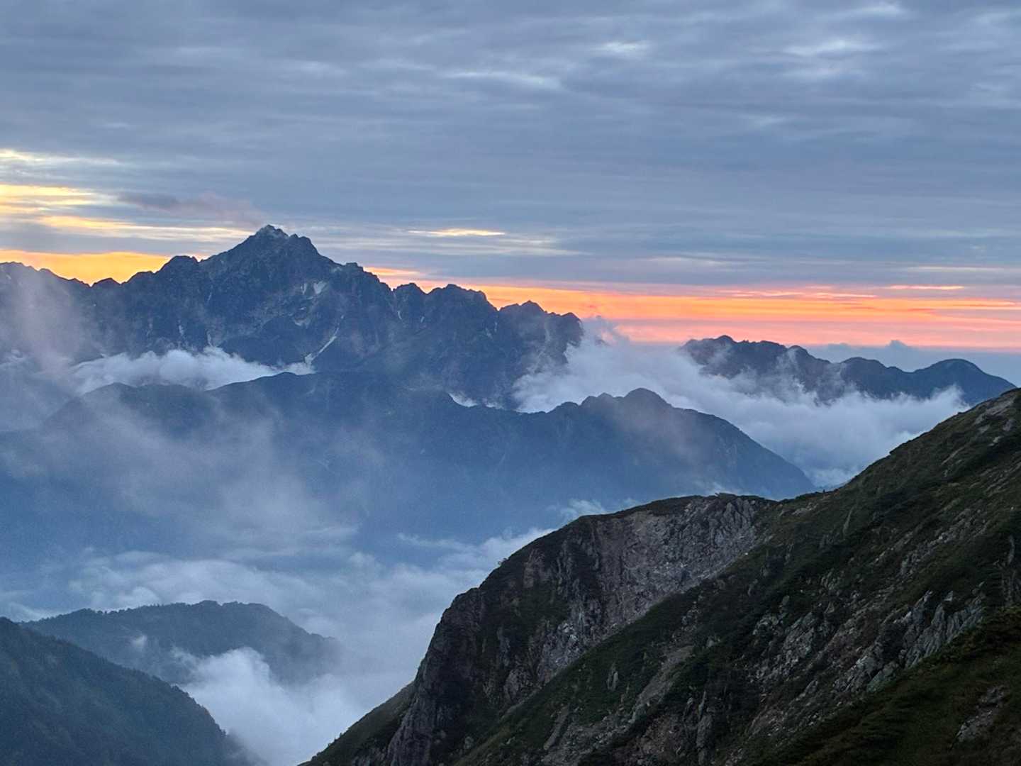 後立山連峰への人気ルート・八方尾根と遠見尾根を歩く展望自慢の縦走路の写真