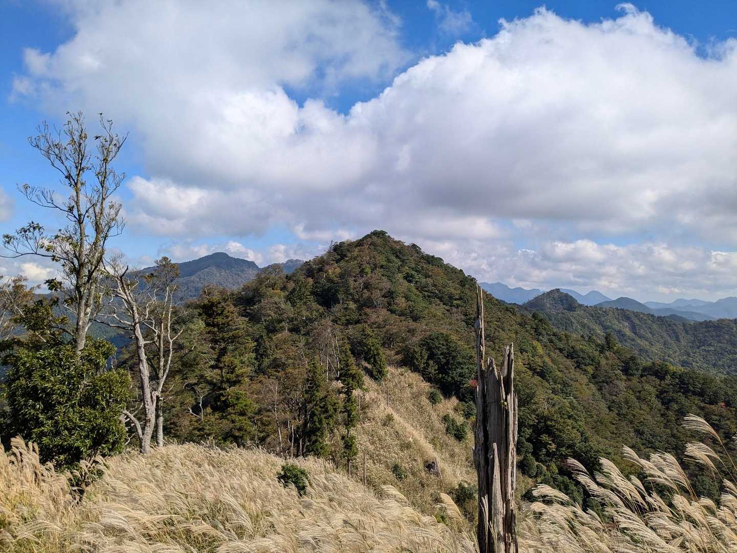 海鳥社さんの「福岡県の山歩き」の扉絵になっている景色を見ながら休憩🍵