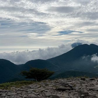 浅間山方面だけど奥に見えてるのは黒斑山かな？