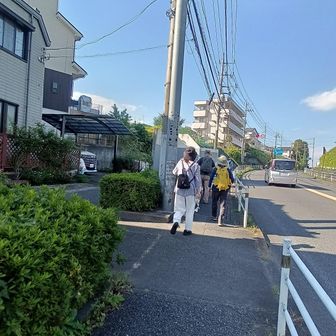 京王片倉駅通過
