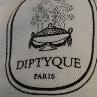 今日は新しいレンズを使わせて頂きます✨
ありがとうございます✨なんたる喜び、狂喜乱舞でございます✨💃
ポーチの文字で試し撮り📸

お目当ては…