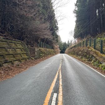 山伏峠。バイクが、ひっきりなしに走る。