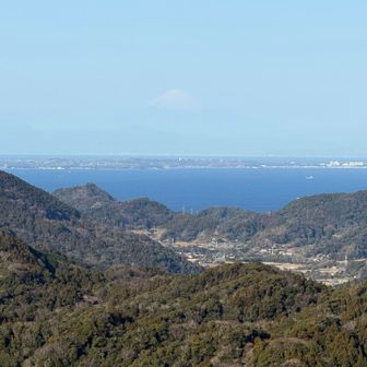東京湾の先にうっすら富士山😊