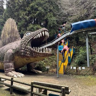 紀泉アルプス・飯盛山・ボンデン山 近かった😆

せや❗️
ガオ〜ッ言うんやん❣️

口の中に入ったら、ガオ〜ッて鳴きます🦖

滑り台滑りたいけど、オバハン1人じゃ恥ずかしい🫣誰か今度一緒に滑ろ〜😆