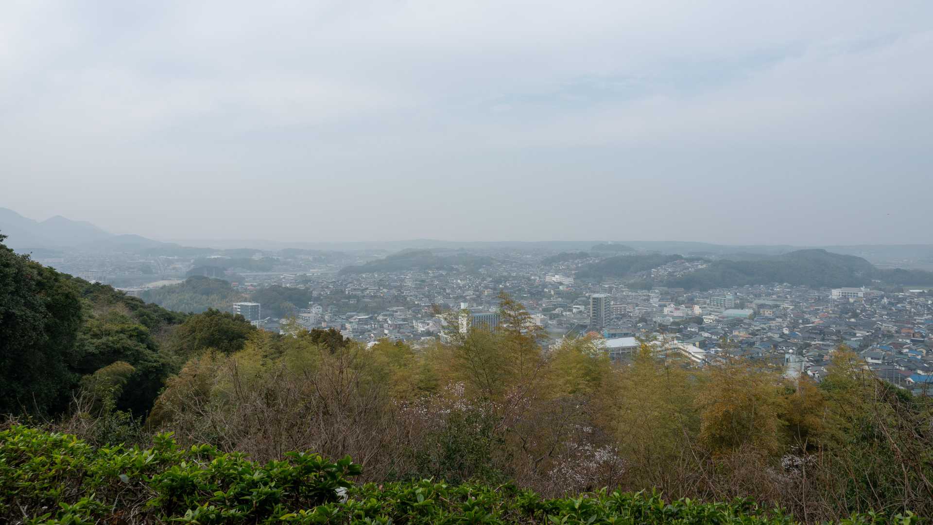 岡垣町の市街地
玄界灘まで見える絶景箇所なんですが・・