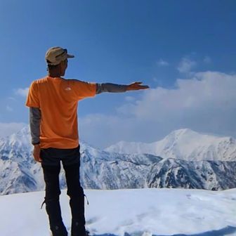 標高2026.2mの仙ノ倉山🫴左隣はエビス大黒ノ頭