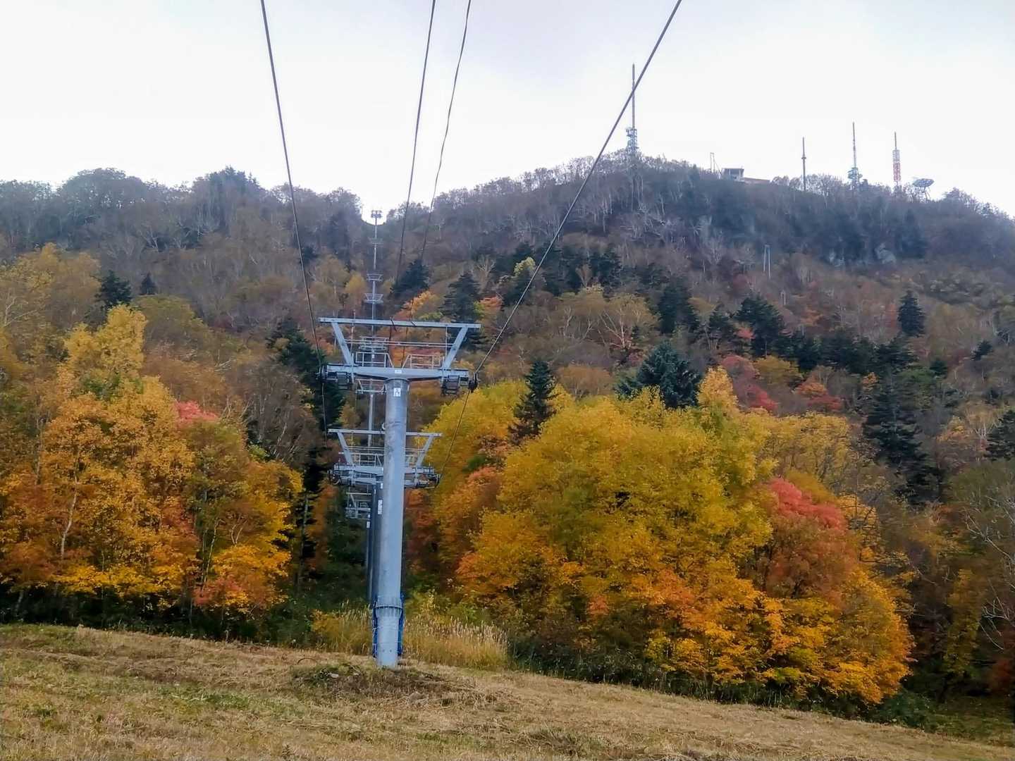スタート直後 右側の山頂を望む