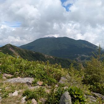黒斑山の奥に浅間山