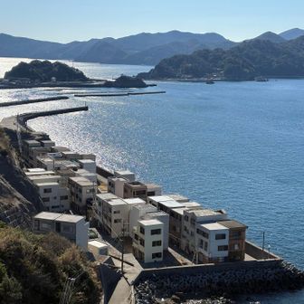 本当に立派な3階建の住居が並んでおります