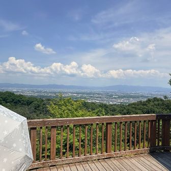 360度の大パノラマ✨
広々なデッキ  6人掛けのテーブルが5台？6台くらいありました