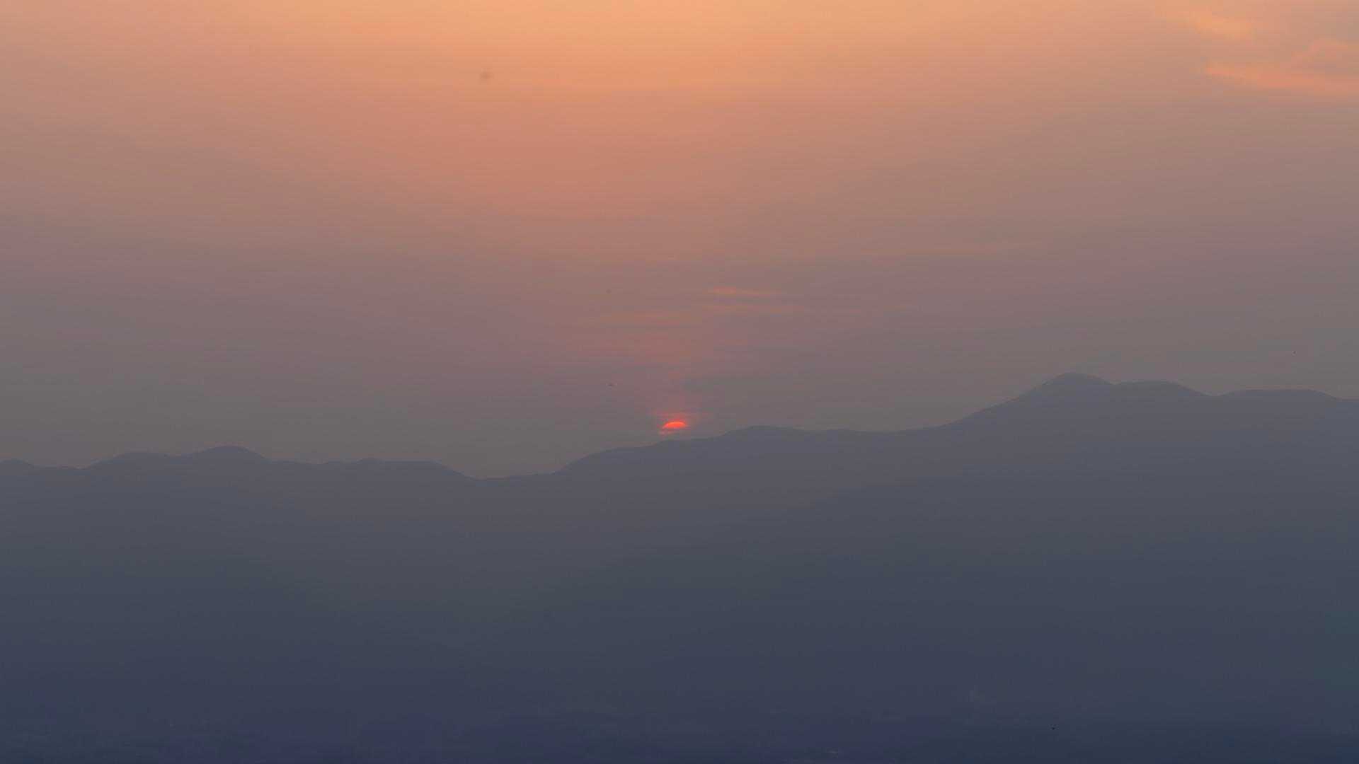 ひっそりと出た☀️
山頂3名、