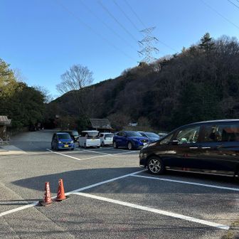 無事駐車場に帰ってきました

久しぶりに来ましたが、改めて歩いてみると知らん所ばかり…本当に未知の山でした😅

ルートもたくさんあったので、またじっくり歩いてみようと思います🥾

最後まで見ていただきありがとうございました🙇