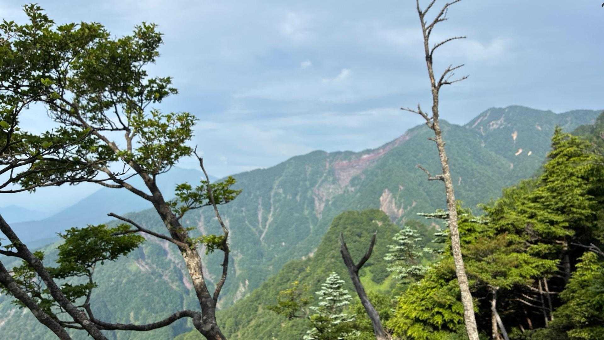 女峰山は遠いなあ。