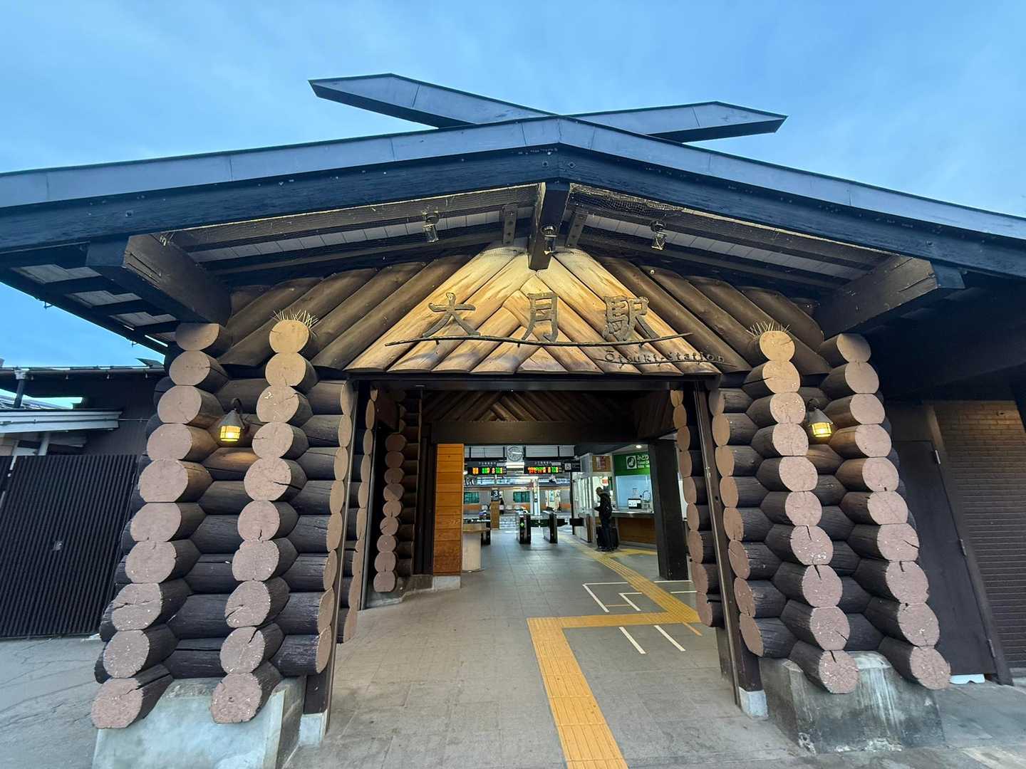 大月駅から歩いて行きます！

なかなかお洒落な駅🚉です！