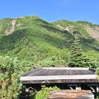 展望デッキのところでようやく開けました⛰️目の前は横岳、そしてこれから登るルートが見えますがエグいorz