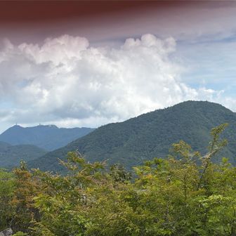 左手に三つ峠