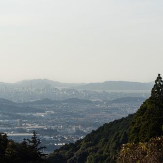 薄っすら霞んでいる福岡市街地