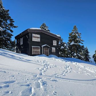 巻機山避難小屋