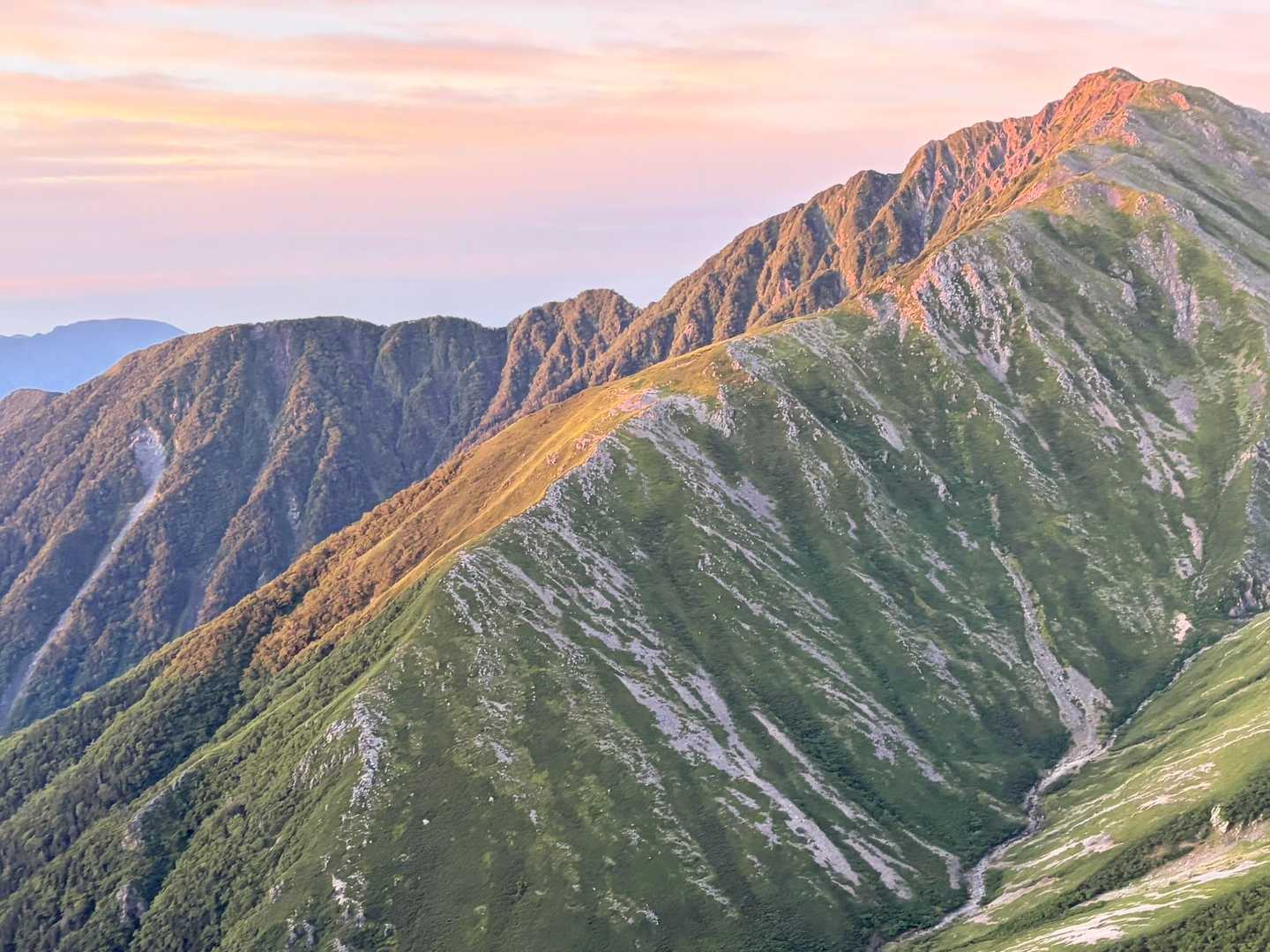 千枚岳-丸山-東岳-荒川中岳 縦走コースの写真