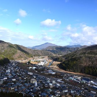 今庄宿を流れる日野川、そして日野山