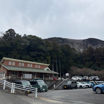 こちらが登山口に1番近い駐車場🅿️
満車の人気者🏔️✨