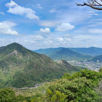 右田ヶ岳、石船山✨️
後ろに矢筈ヶ岳、奥には大平山✨️