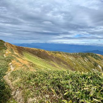 扇ノ地紙と梶川尾根。