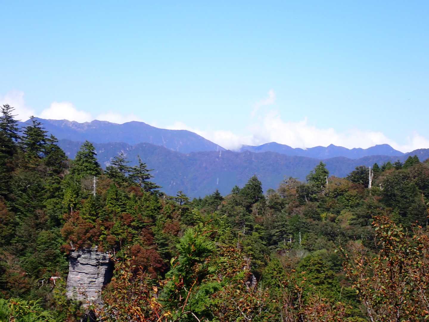 更に鳳凰山系が続きます