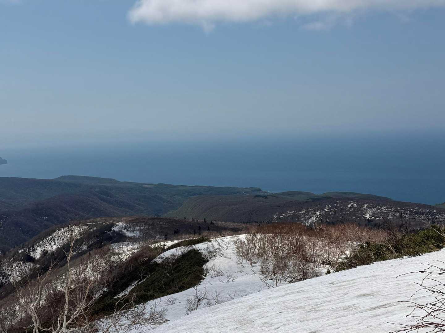 標高下げると天気も回復〜

ちょっと霞んでますが
日本海がよく見えます😆