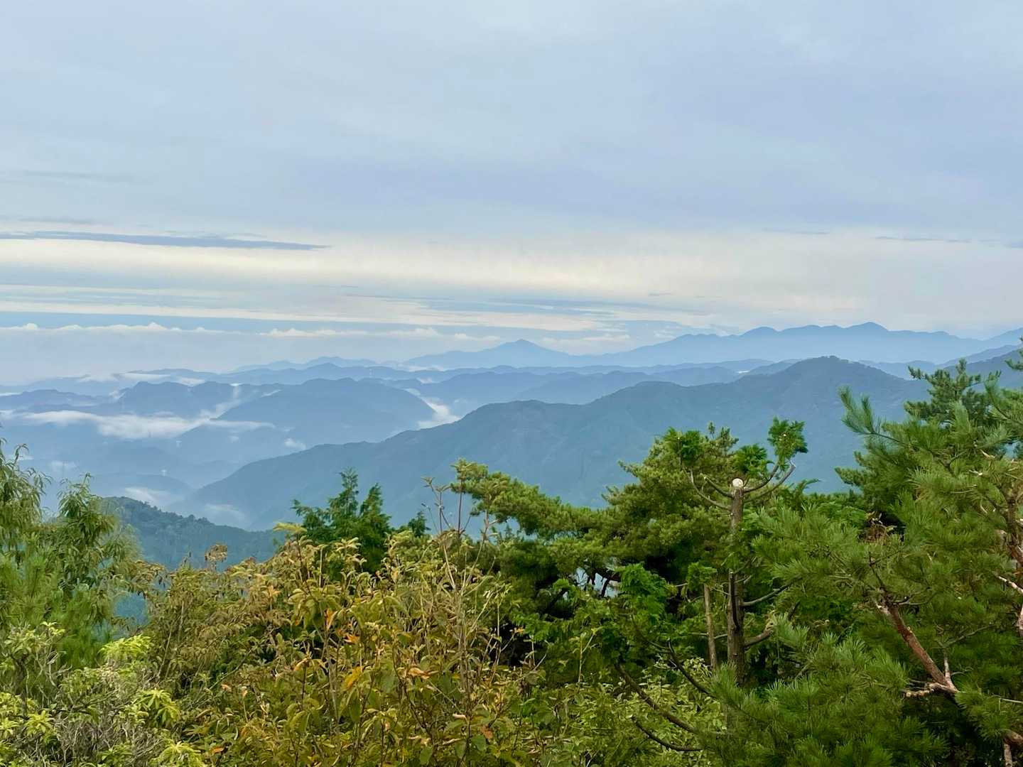 あーあ、日の出山の前で日が上っちゃった。。。