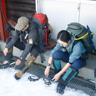 登山口前で、サイズの合わないチェンスパをつけたふたりがチェンスパを交換することに😂
LからMになって遊びが減り楽になりました！
