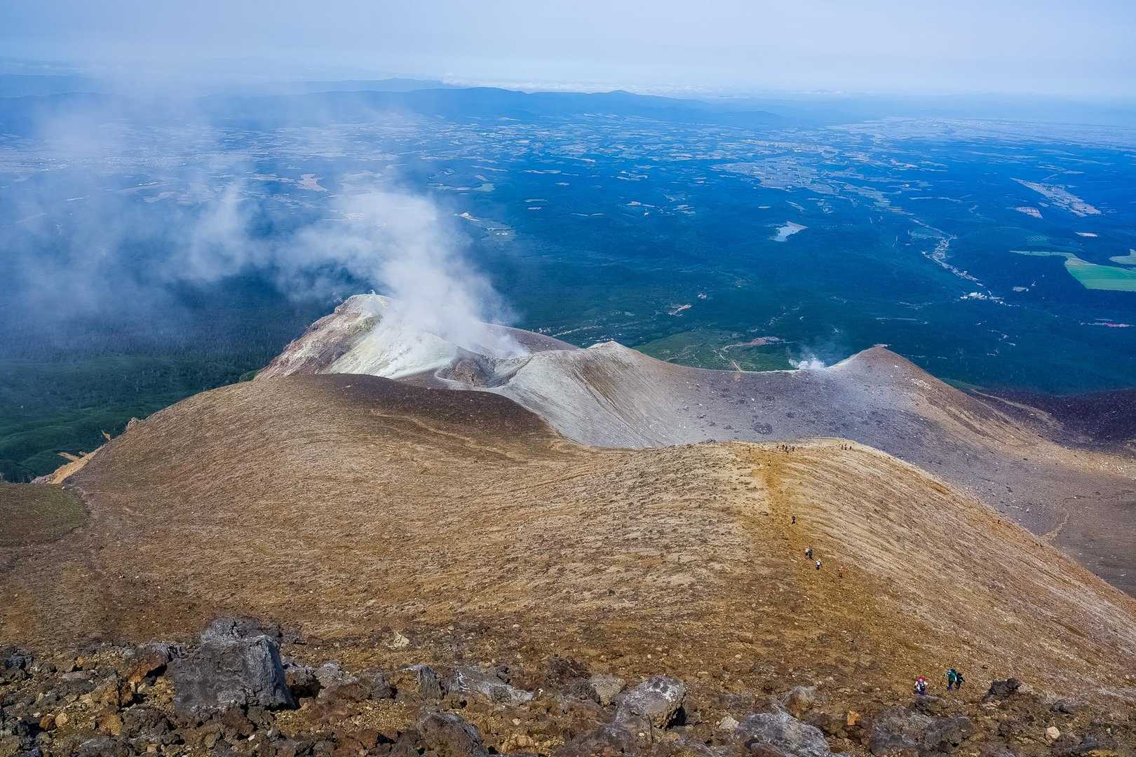 噴煙が下に見えます