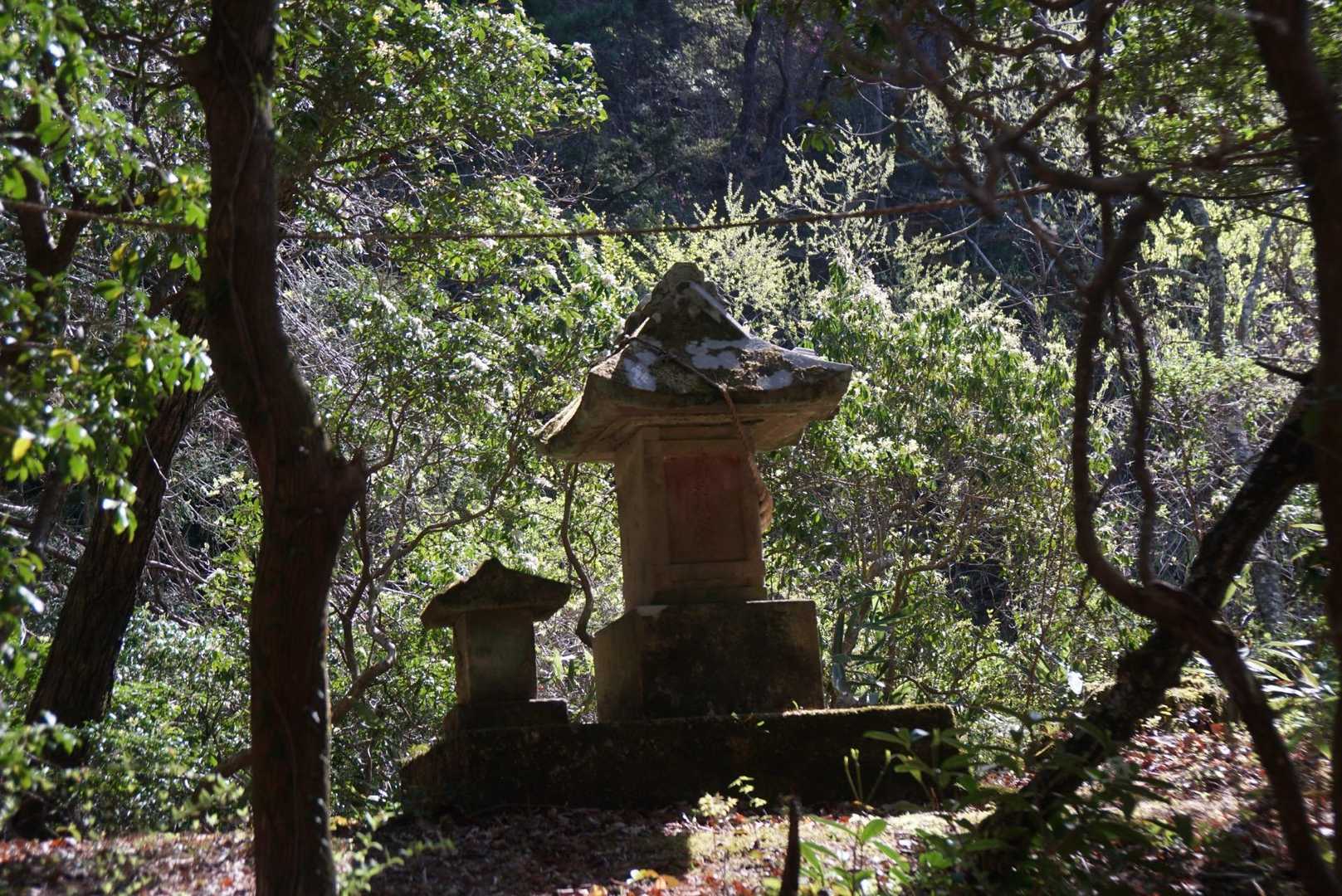 昭和天皇の御大典記念碑が建っている