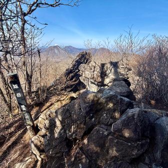 電波塔がある二ッ岳（雄岳）到着
