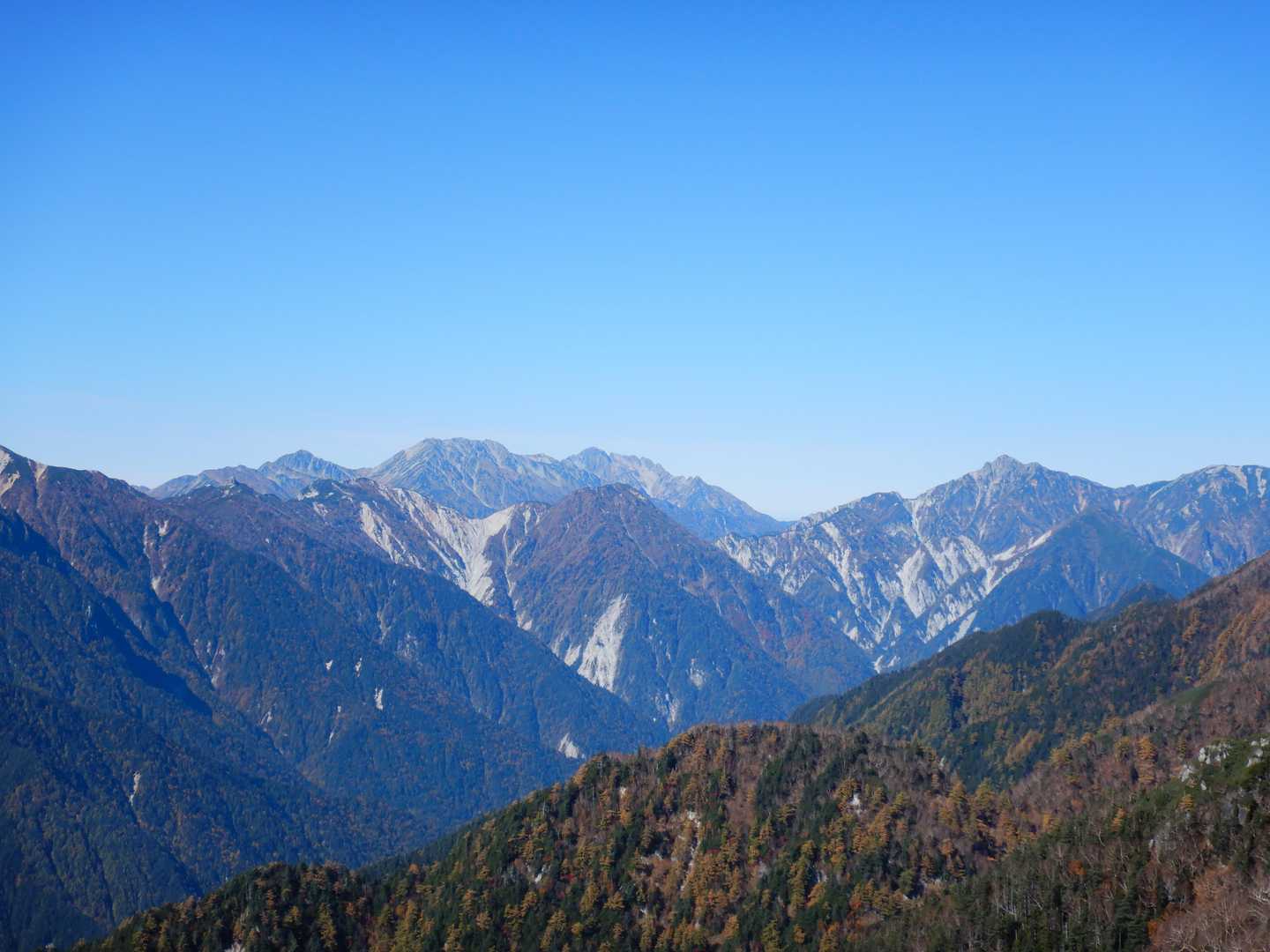 立山、剱、針ノ木も見納め。今日は一日中、快晴だった。