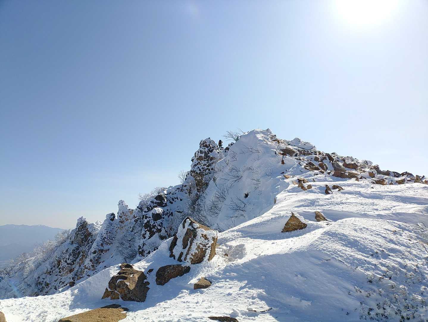🟩中山峠を過ぎると、東天狗の山頂が見えてきました🎉