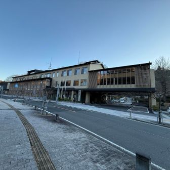 三春町役場。立派です。