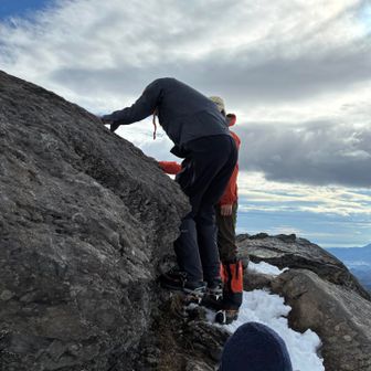 天狗の留まり場にてリーダーのアイゼン講習会
ありがとうございます