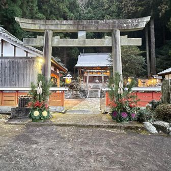 高天彦神社
昨夜は賑わってたのかな