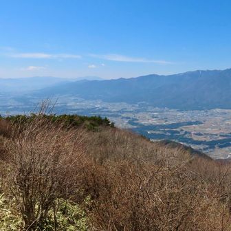 伊那谷を一望。恵那山も見えるよ。
